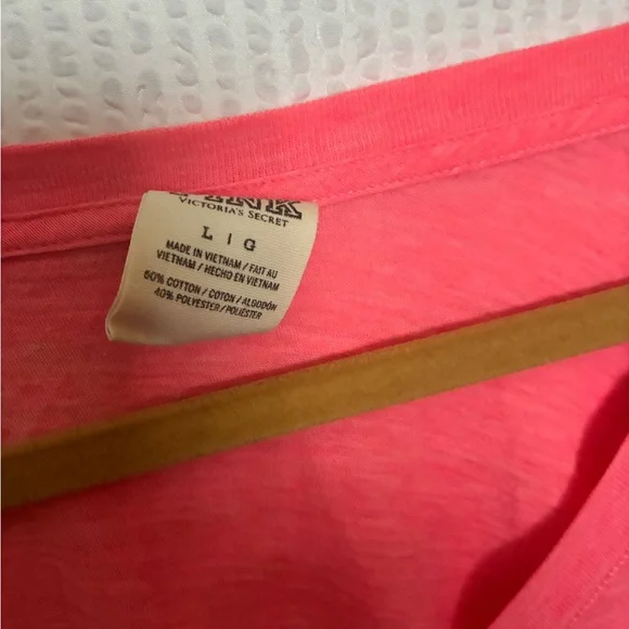 PINK by Victoria’s Secret Pink V-Neck Sequin Love Logo Top coral Size Large - Picture 4 of 6